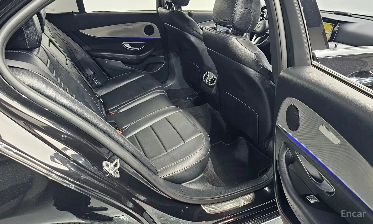 Mercedes-Benz E 300 * Avantgarde * КРАЙНА ЦЕНА ДО БЪЛГАРИЯ, снимка 11 - Автомобили и джипове - 55886397