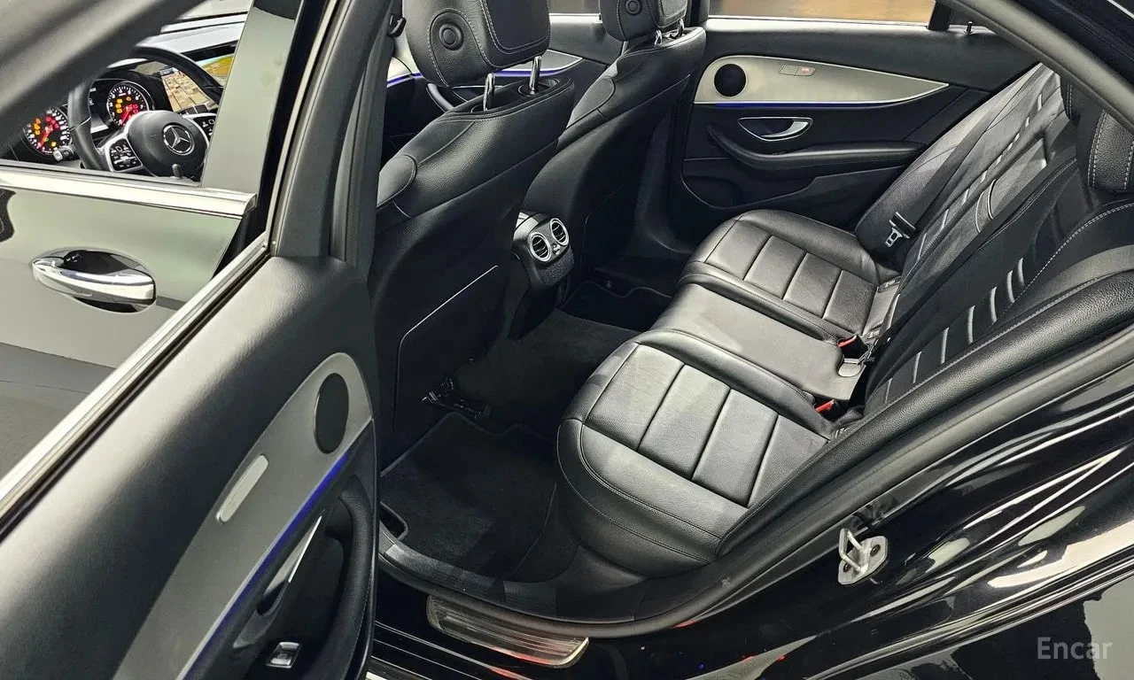 Mercedes-Benz E 300 * Avantgarde * КРАЙНА ЦЕНА ДО БЪЛГАРИЯ, снимка 12 - Автомобили и джипове - 55886397
