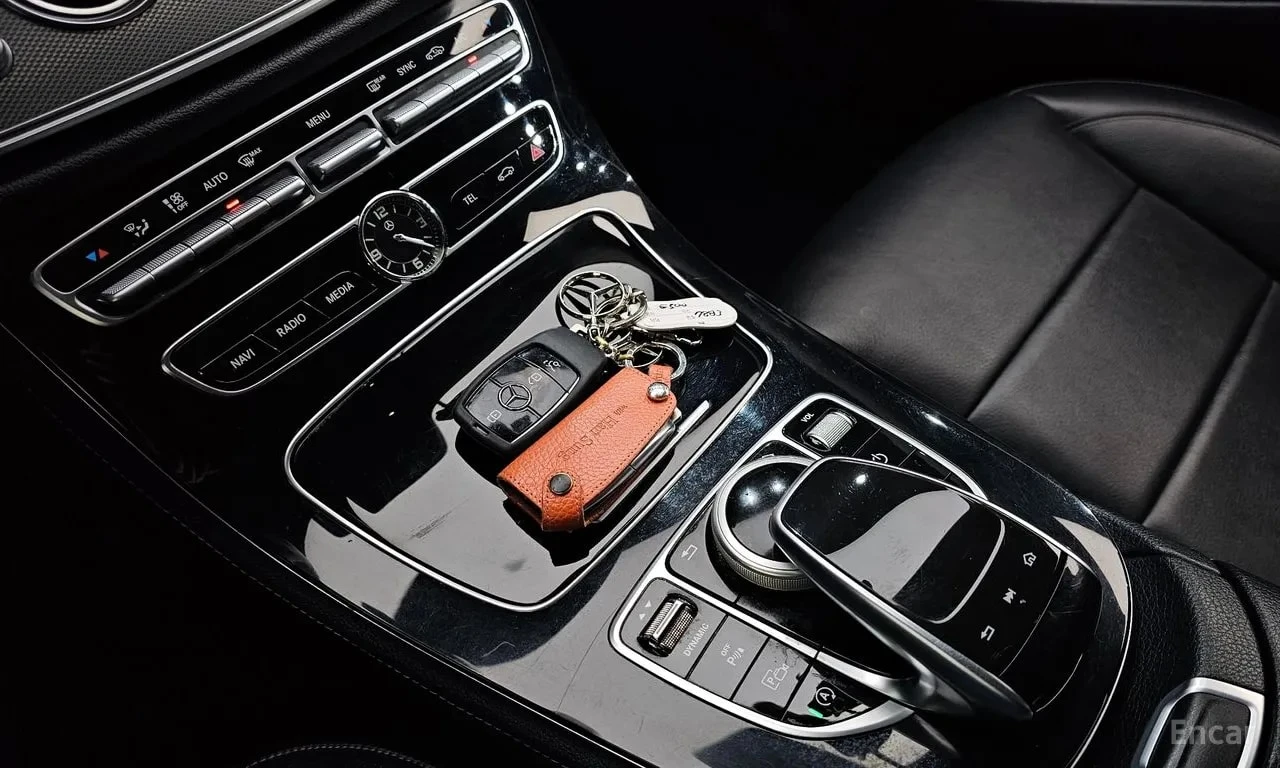 Mercedes-Benz E 300 * Avantgarde * КРАЙНА ЦЕНА ДО БЪЛГАРИЯ, снимка 16 - Автомобили и джипове - 55886397