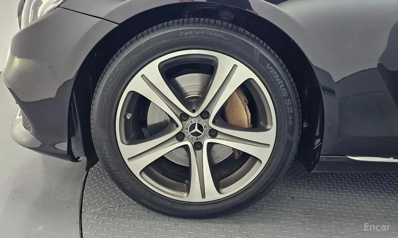 Mercedes-Benz E 300 * Avantgarde * КРАЙНА ЦЕНА ДО БЪЛГАРИЯ, снимка 5 - Автомобили и джипове - 55886397