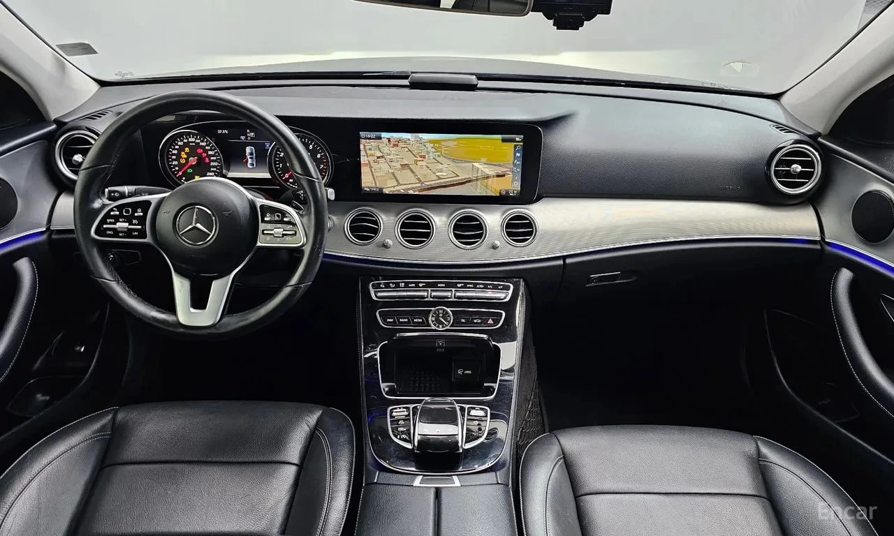 Mercedes-Benz E 300 * Avantgarde * КРАЙНА ЦЕНА ДО БЪЛГАРИЯ, снимка 7 - Автомобили и джипове - 55886397