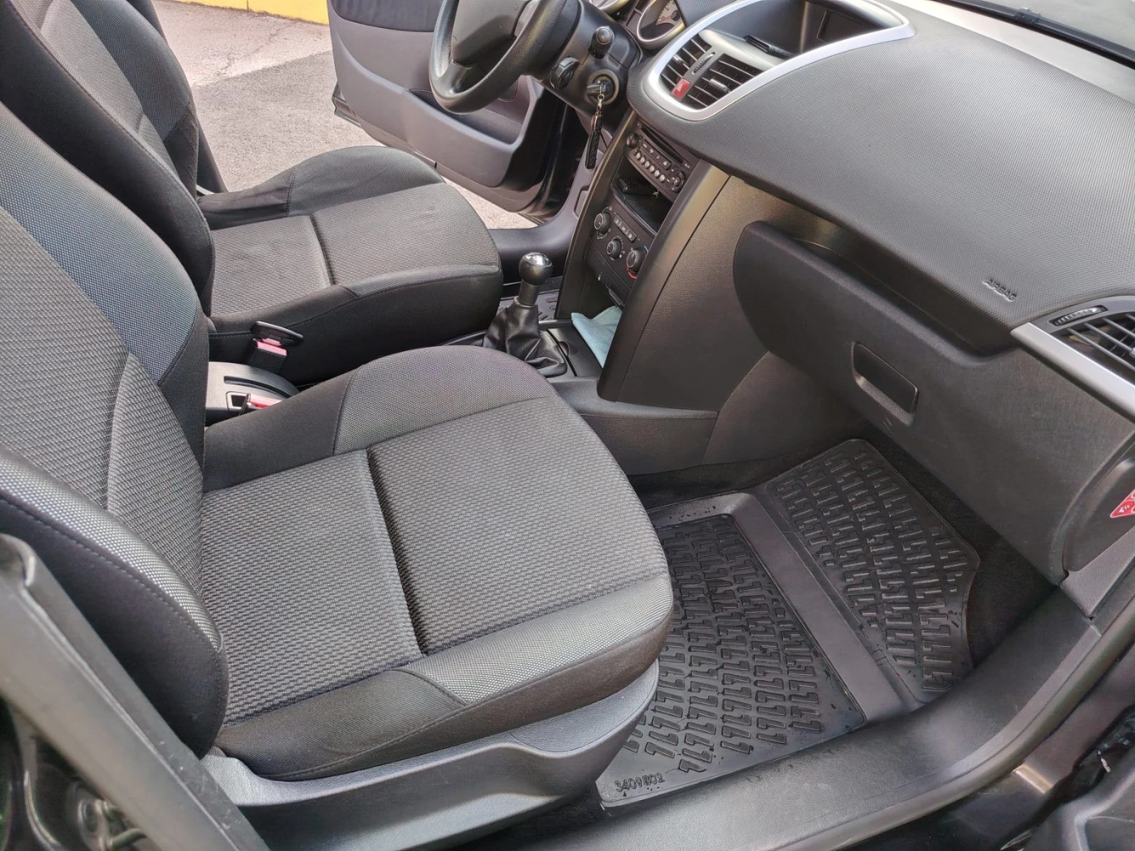 Peugeot 207, снимка 6 - Автомобили и джипове - 55980906