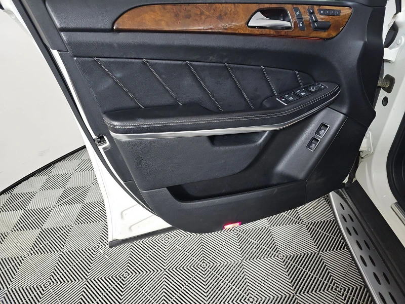 Mercedes-Benz GL 500 AMG* PACK* 3TV* ПОДГРЕВ* ОБДУХВАНЕ* МАСАЖ* КАМЕРА*, снимка 7 - Автомобили и джипове - 52430934