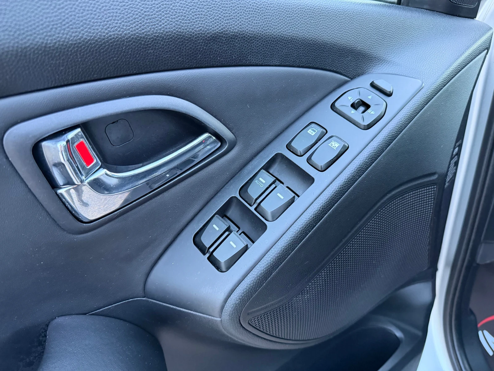 Hyundai IX35 1.7d 116kc., снимка 16 - Автомобили и джипове - 53882786