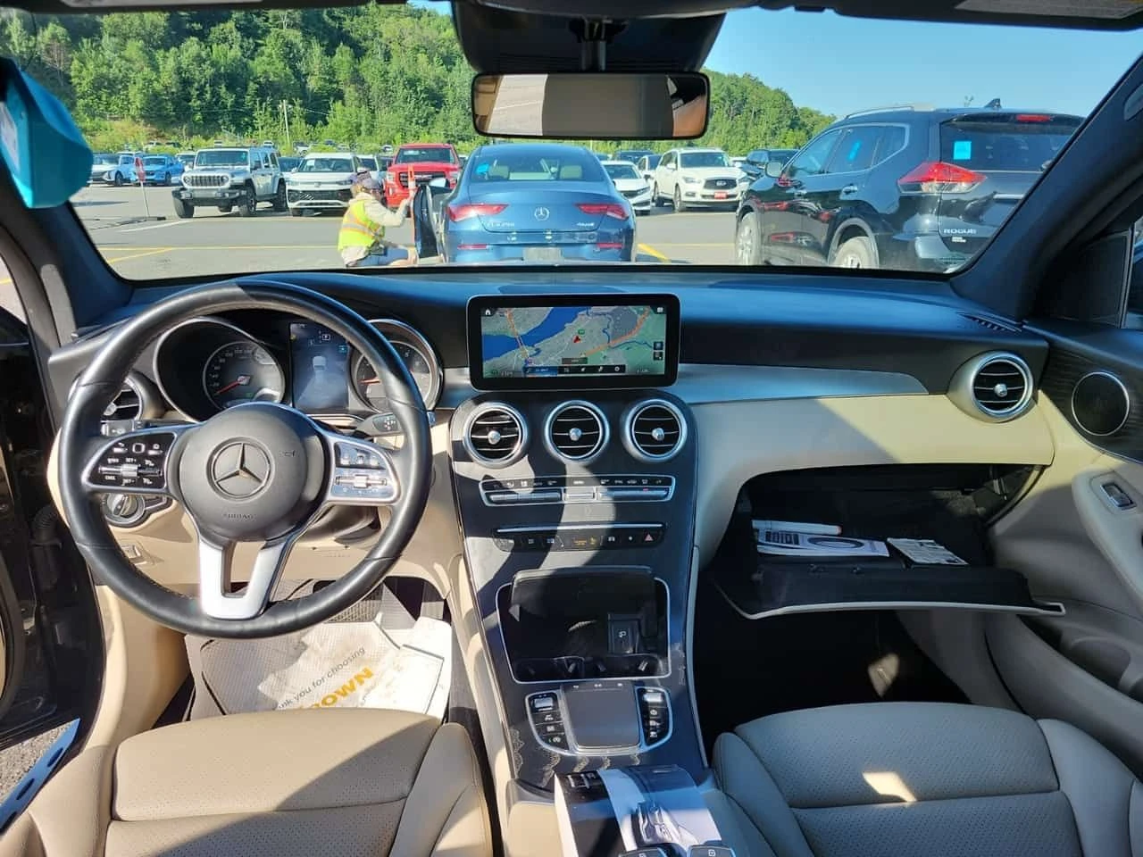 Mercedes-Benz GLC 300 АМГ ПАКЕТ/КУПЕ/360 КАМ/ДИСТРОНИК/ПАНО/ПОДГРЕВ, снимка 10 - Автомобили и джипове - 55410450