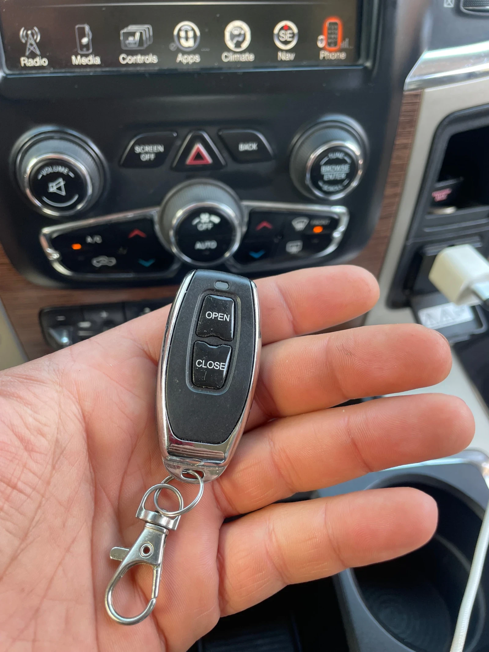 Dodge RAM 1500 1500 5.7 HEMI Laramie, снимка 14 - Автомобили и джипове - 55602953