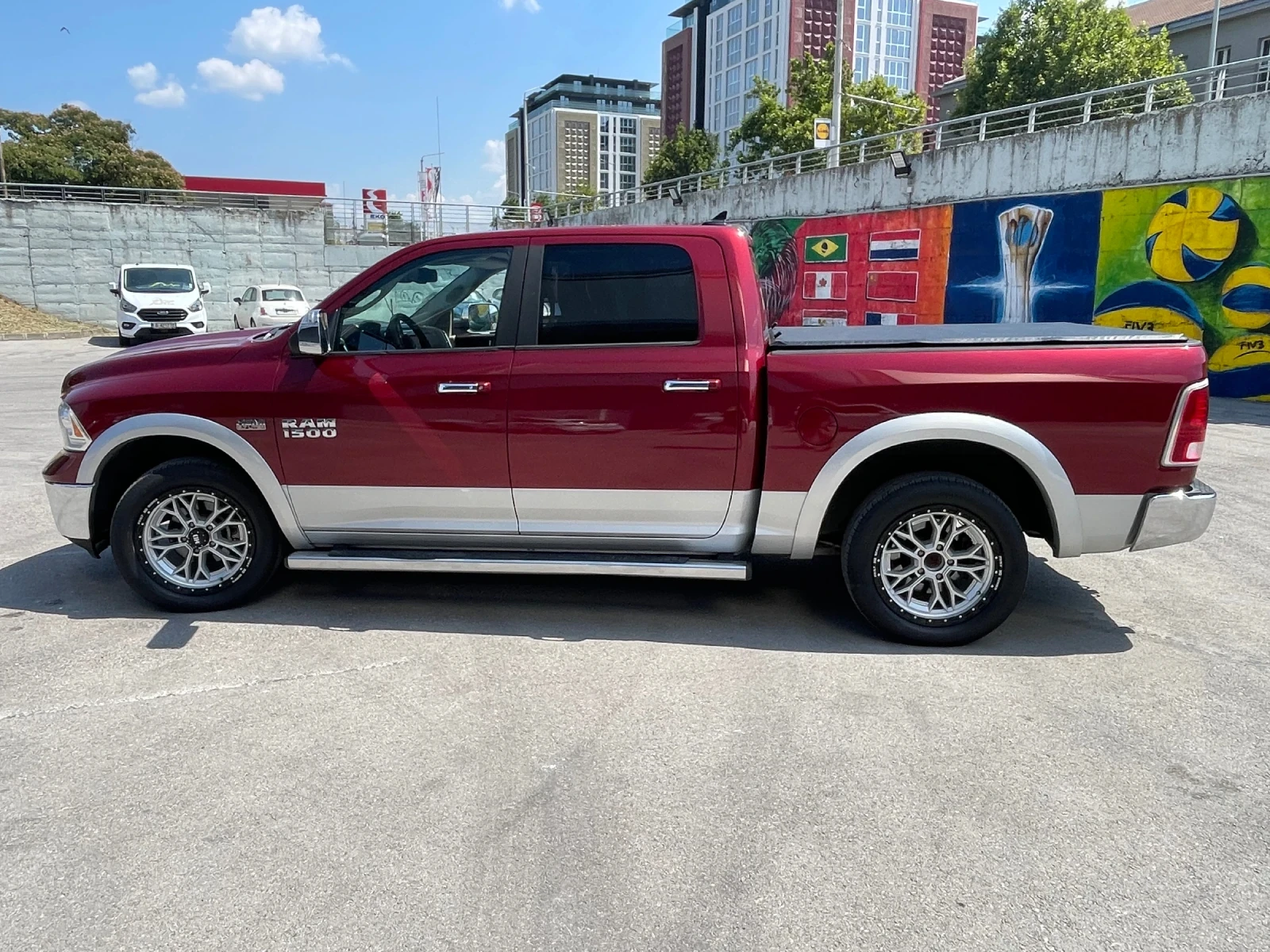 Dodge RAM 1500 1500 5.7 HEMI Laramie, снимка 4 - Автомобили и джипове - 55602953
