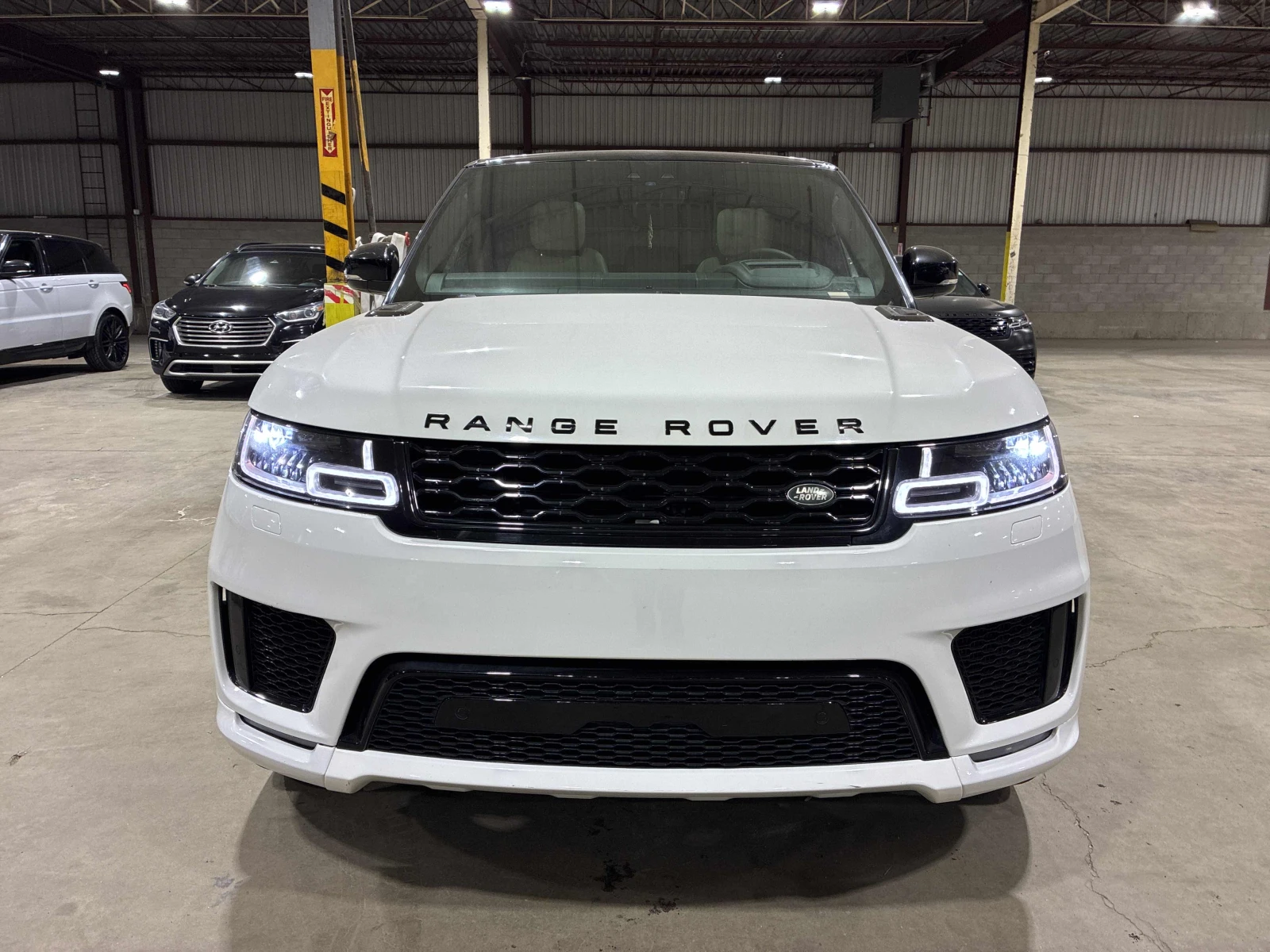 Land Rover Range Rover Sport HST / АВТОКРЕДИТ, снимка 5 - Автомобили и джипове - 55968355