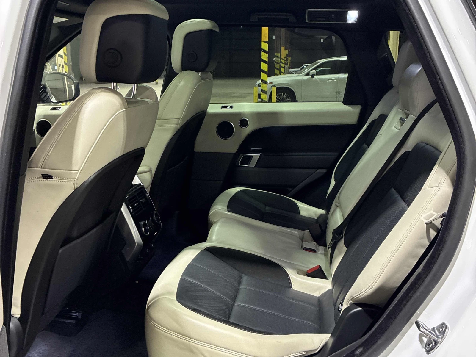 Land Rover Range Rover Sport HST / АВТОКРЕДИТ, снимка 11 - Автомобили и джипове - 55968355
