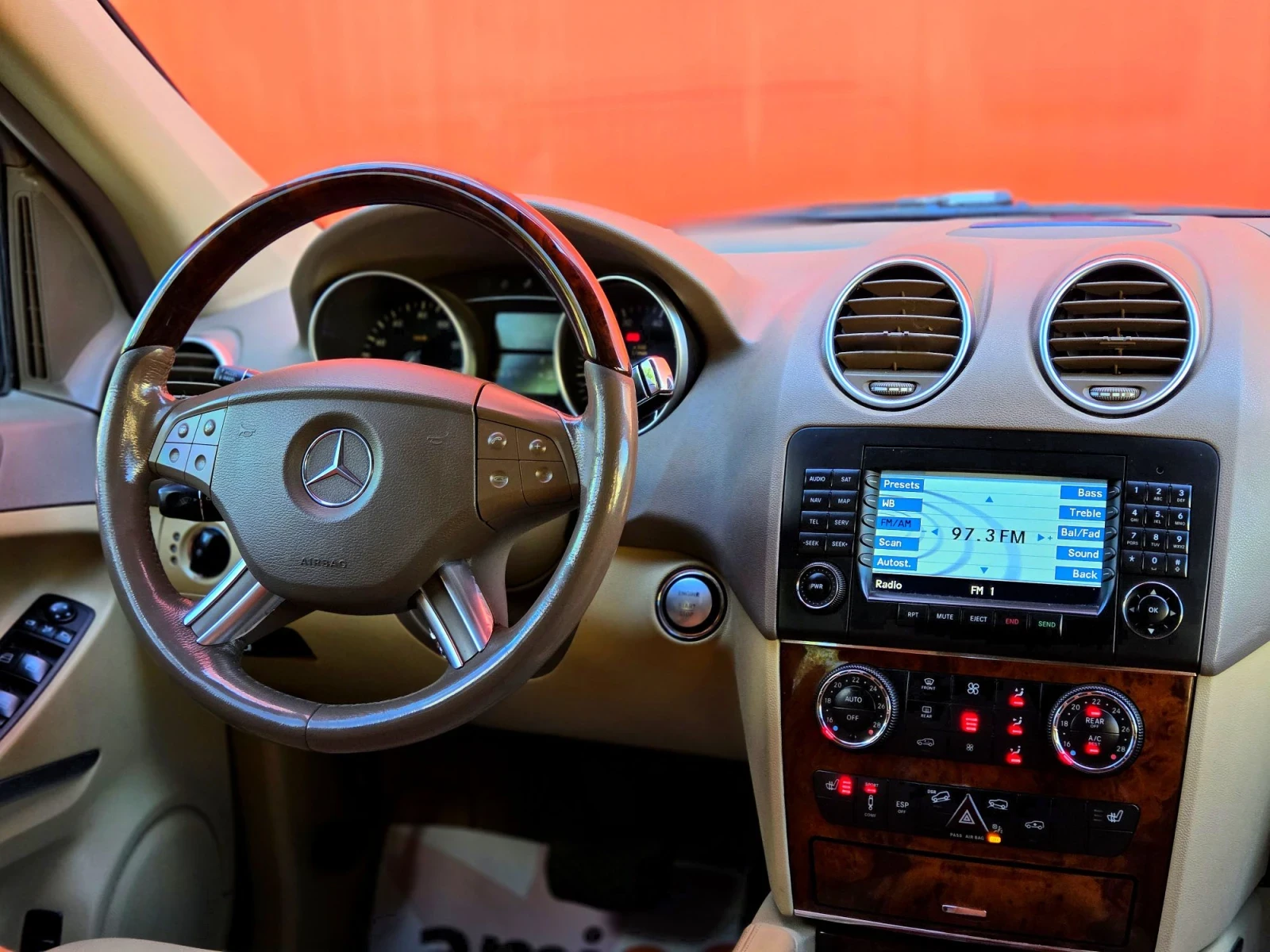 Mercedes-Benz ML 500  AMG Paket | LPG | 22 zoll | Р, снимка 10 - Автомобили и джипове - 56116662