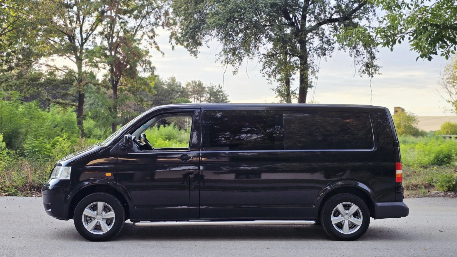 VW T5  Товаропътнически LONG, снимка 2 - Бусове и автобуси - 56075445