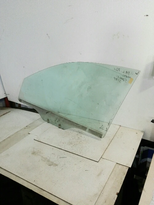 Стъкло предно ляво Мицубиши Спейс Стар