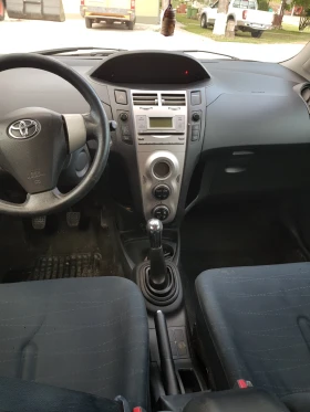 Toyota Yaris 1.3 vvt-i , снимка 10