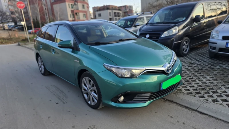 Toyota Auris Hybrid, снимка 2 - Автомобили и джипове - 48556477