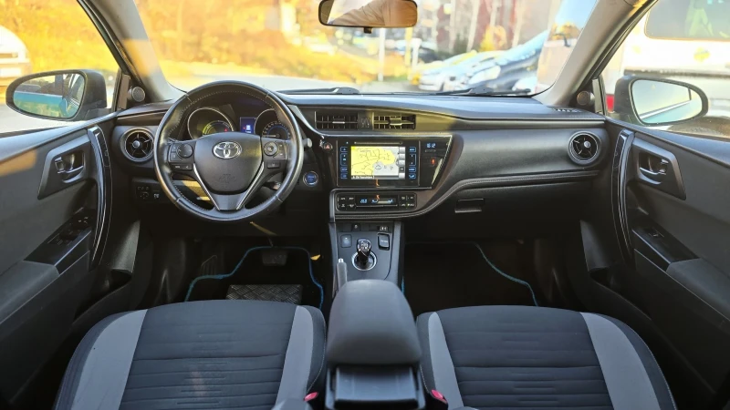 Toyota Auris Hybrid, снимка 12 - Автомобили и джипове - 48556477