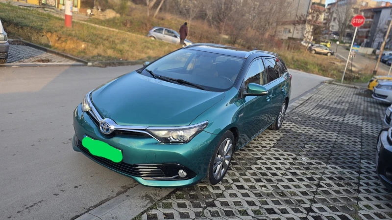 Toyota Auris Hybrid, снимка 1 - Автомобили и джипове - 48556477