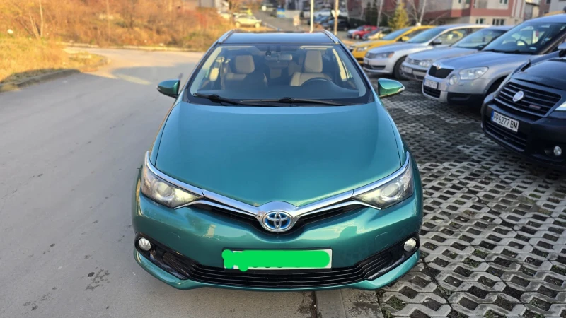 Toyota Auris Hybrid, снимка 6 - Автомобили и джипове - 48556477