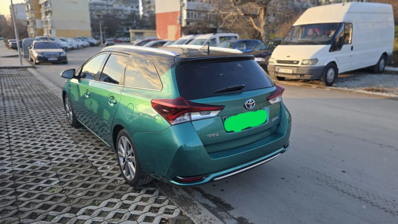 Toyota Auris Hybrid, снимка 3 - Автомобили и джипове - 48556477