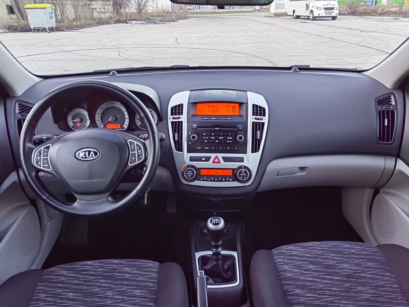 Kia Ceed 2.0i, снимка 8 - Автомобили и джипове - 48634289