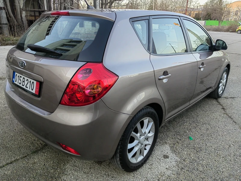 Kia Ceed 2.0i, снимка 5 - Автомобили и джипове - 48634289