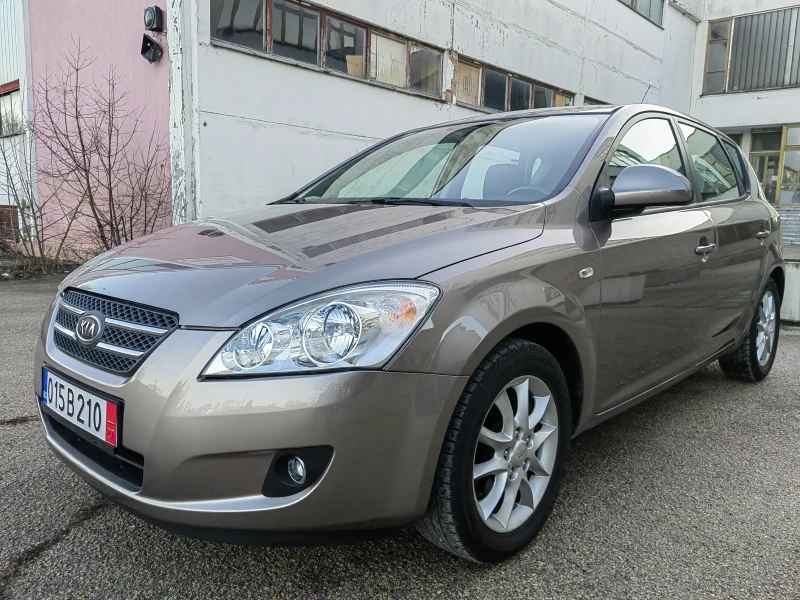 Kia Ceed 2.0i, снимка 2 - Автомобили и джипове - 48634289