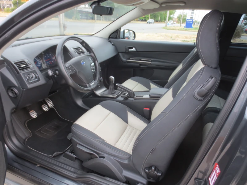 Volvo C30 1.6 HDI* R-DESIGN* , снимка 9 - Автомобили и джипове - 51275711