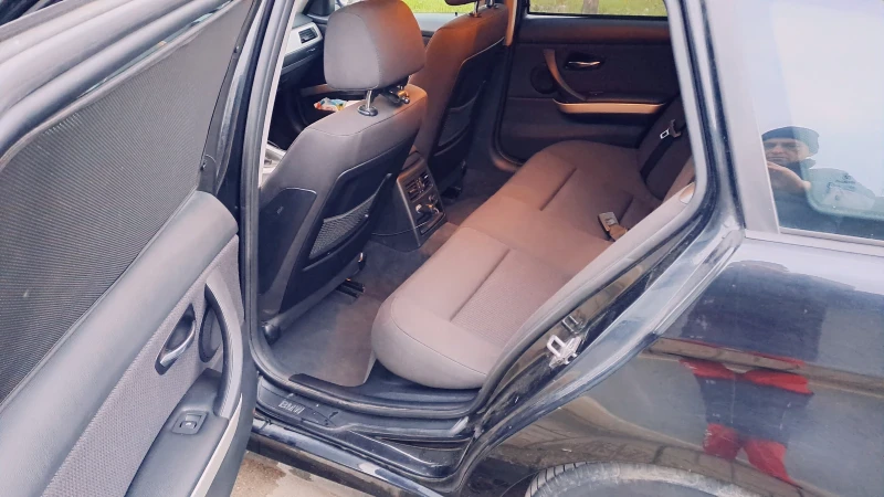 BMW 320  d face lift, снимка 8 - Автомобили и джипове - 53344052