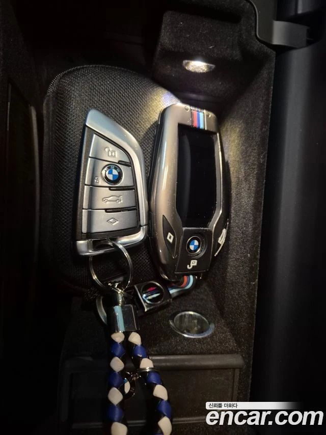 BMW 750 Li xDrive* BOWERS & WILKINS* 360* DISTRONIC* TV* , снимка 17 - Автомобили и джипове - 54827738