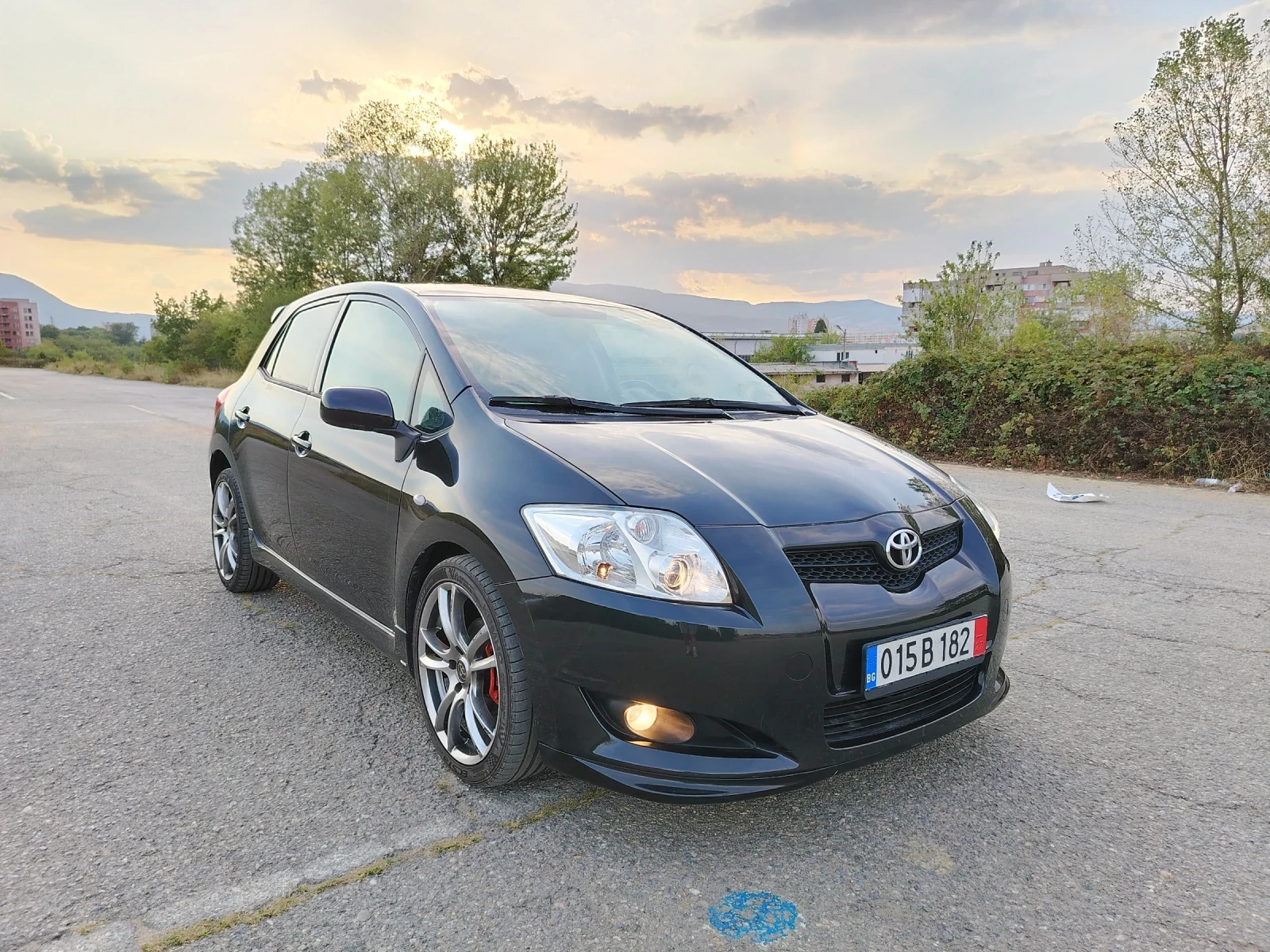 Toyota Auris 1.4 БЕНЗИН - изображение 4