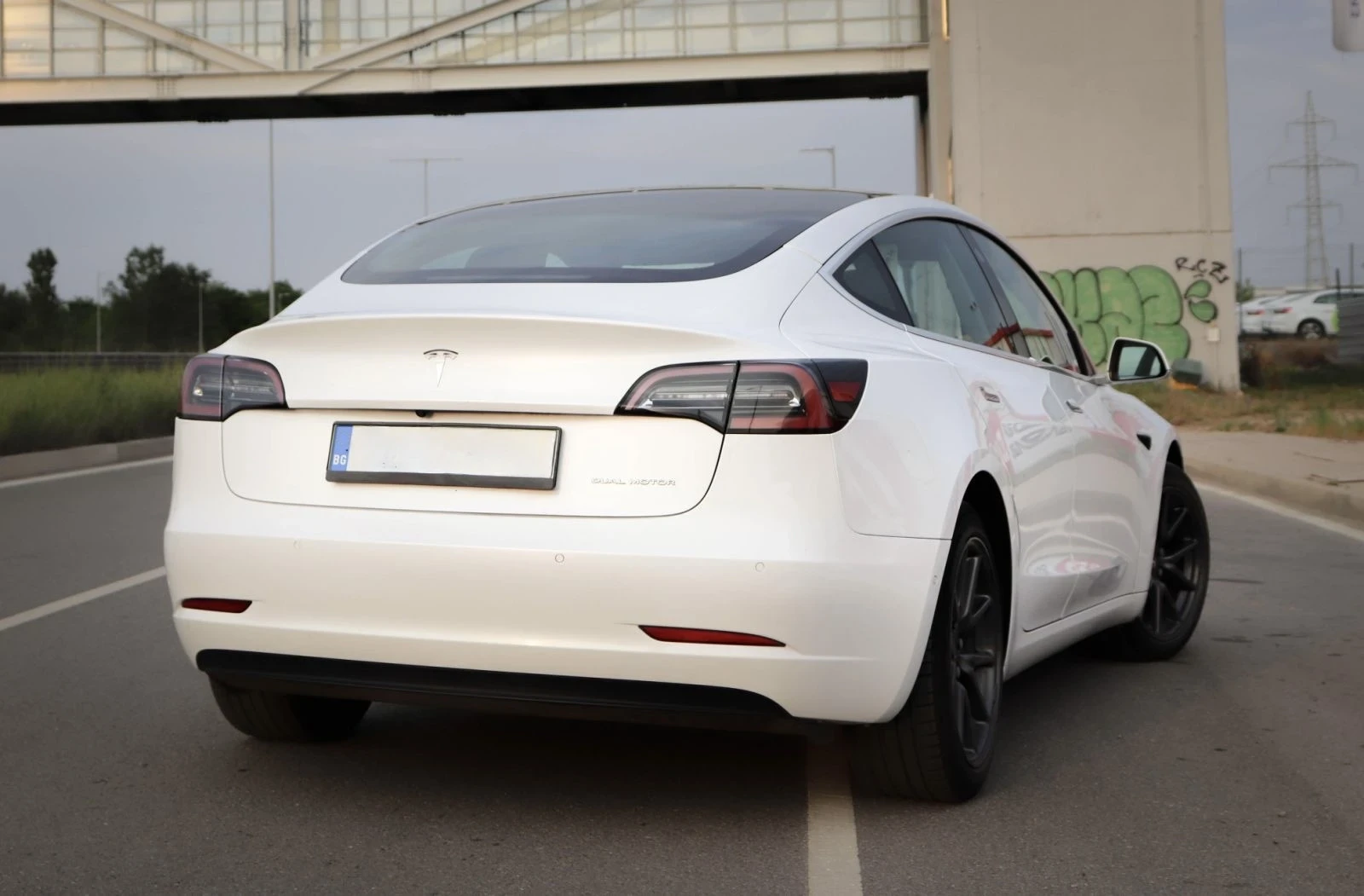 Tesla Model 3 DUAL MOTOR - изображение 4