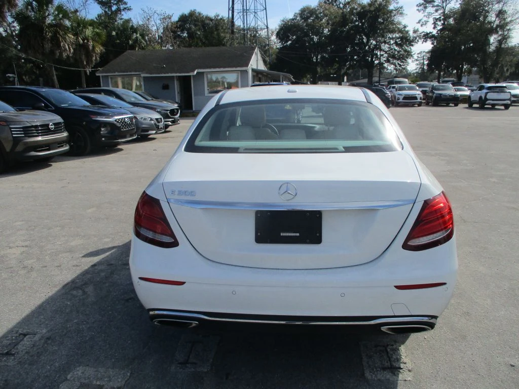 Mercedes-Benz E 300  - изображение 7