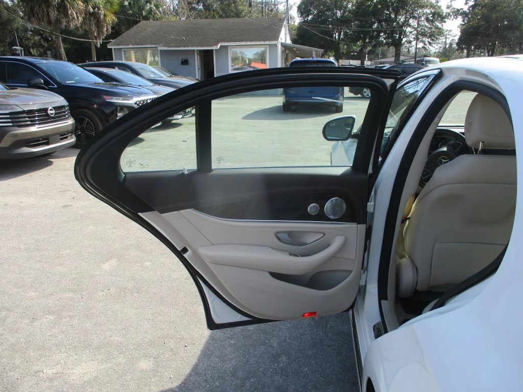 Mercedes-Benz E 300  - изображение 10