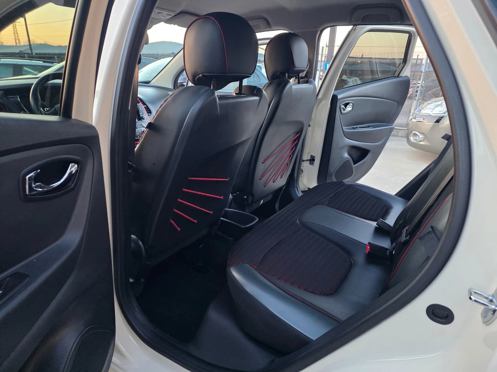 Renault Captur 1.2 I-118к.с EURO 6b-АВТОМАТИК-ШВЕЙЦАРИЯ , снимка 14 - Автомобили и джипове - 53830048