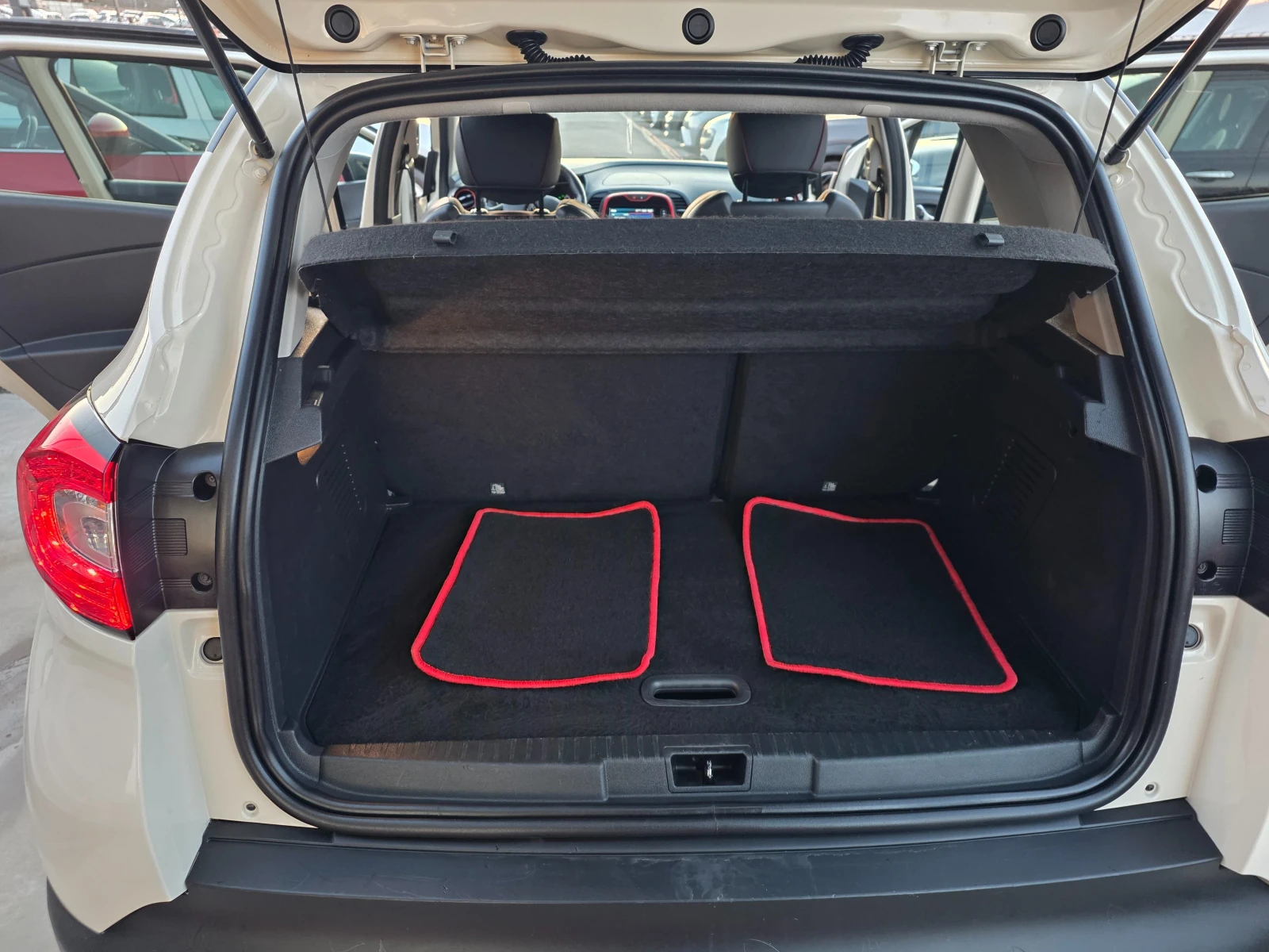 Renault Captur 1.2 I-118к.с EURO 6b-АВТОМАТИК-ШВЕЙЦАРИЯ , снимка 16 - Автомобили и джипове - 53830048