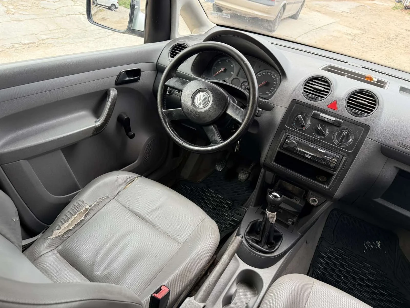 VW Caddy 1.9 TDI , снимка 9 - Автомобили и джипове - 53967554