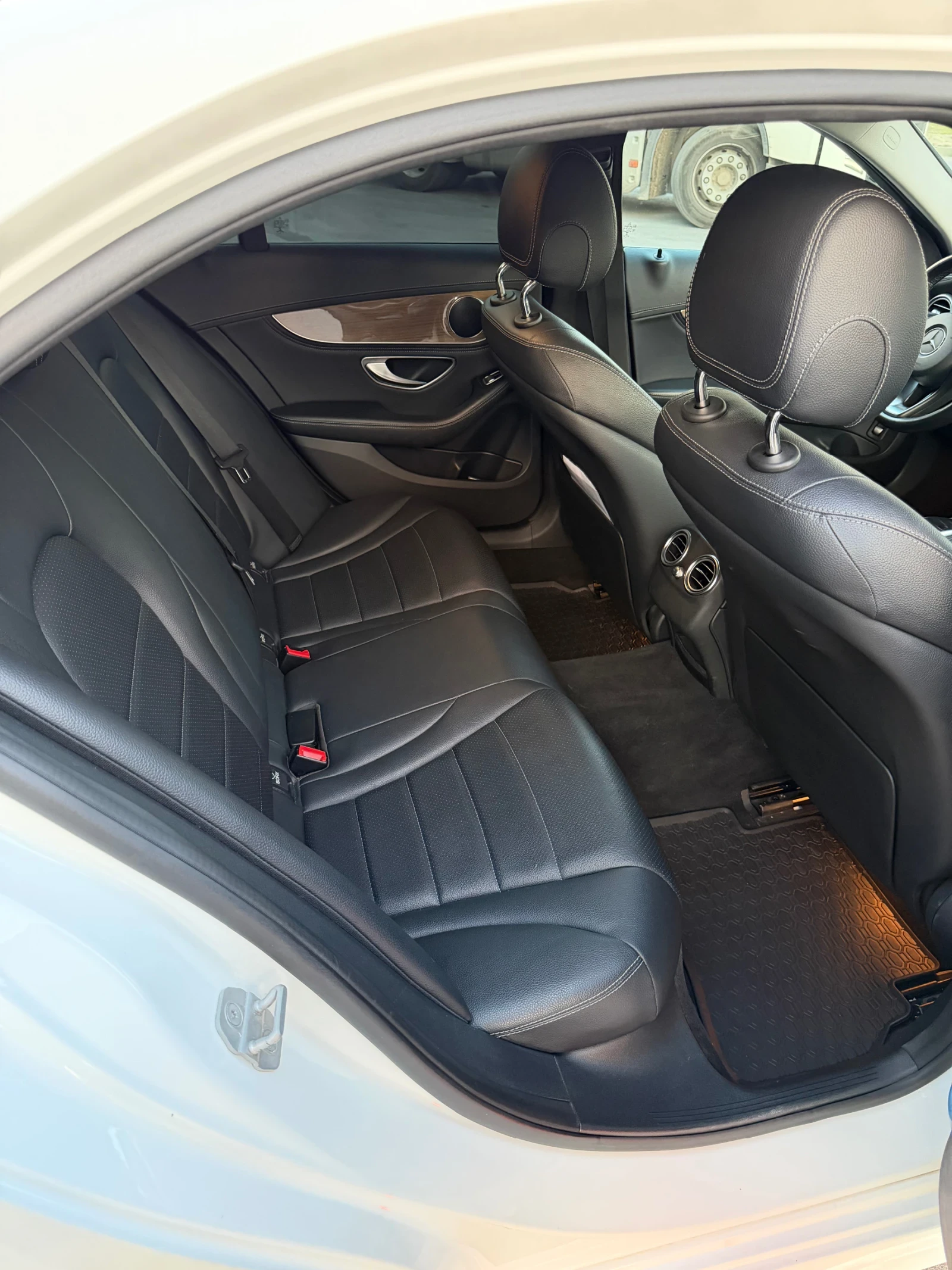 Mercedes-Benz C 250 AMG PACK/СМЕНЕНИ ВЕРИГИ/РЕАЛНИ КМ, снимка 14 - Автомобили и джипове - 54129081