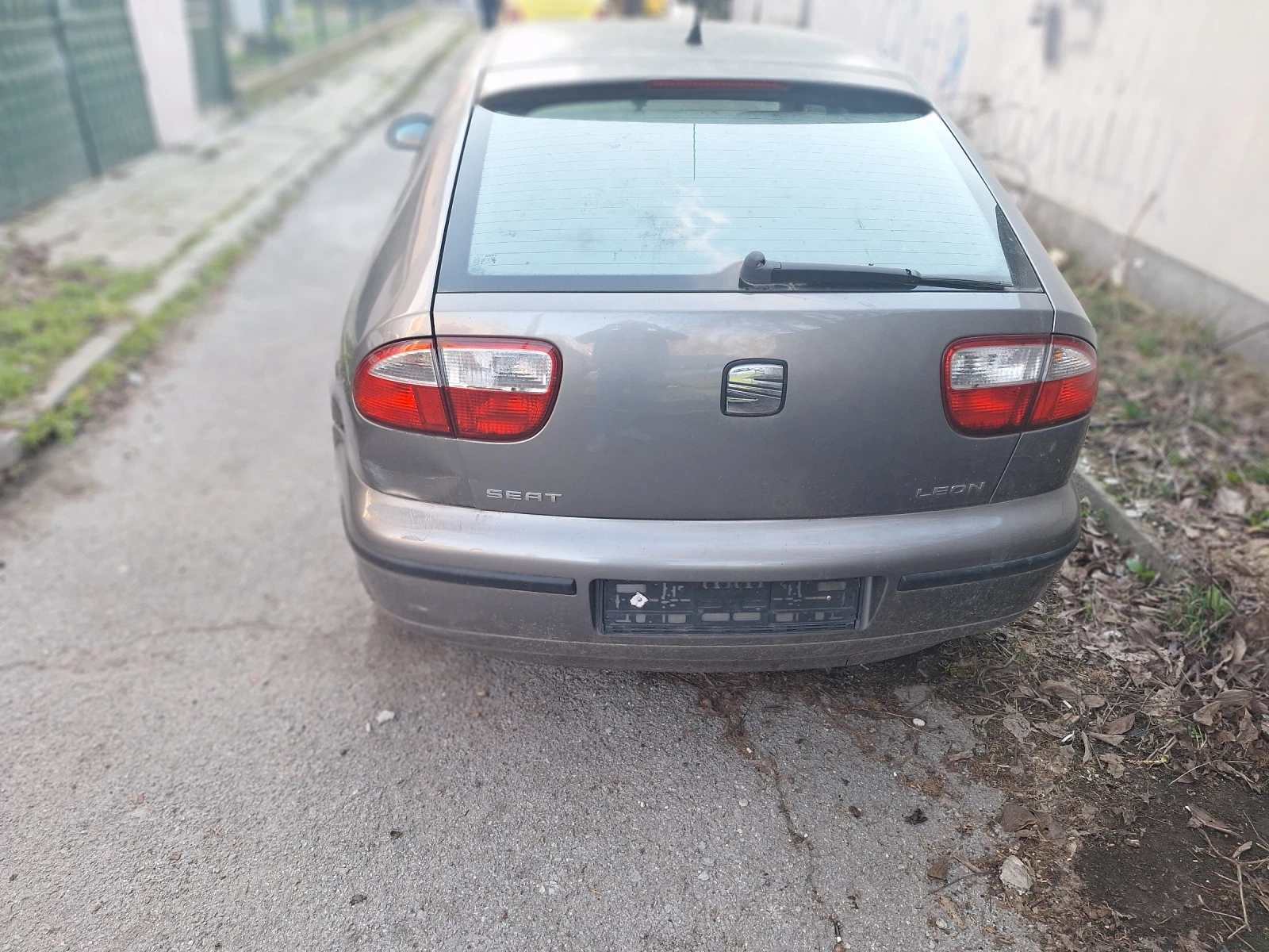 Seat Leon 1.6, снимка 2 - Автомобили и джипове - 54596379