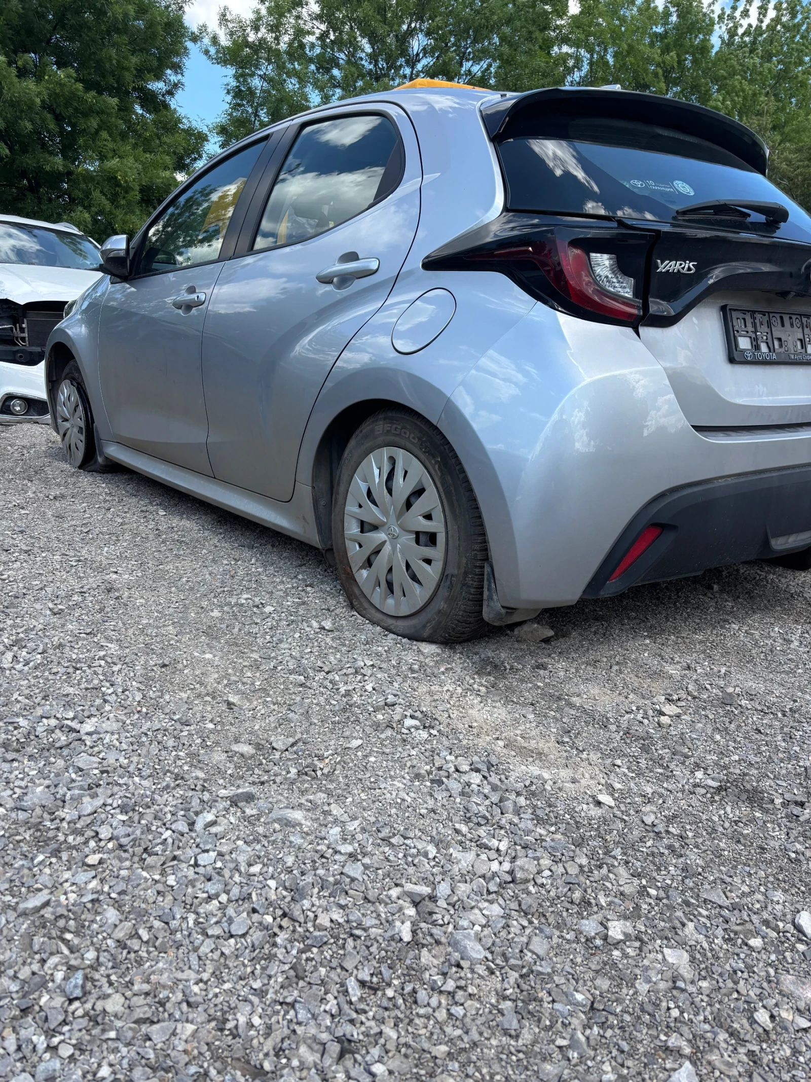 Toyota Yaris 1.5 Hybrid, снимка 4 - Автомобили и джипове - 54680450
