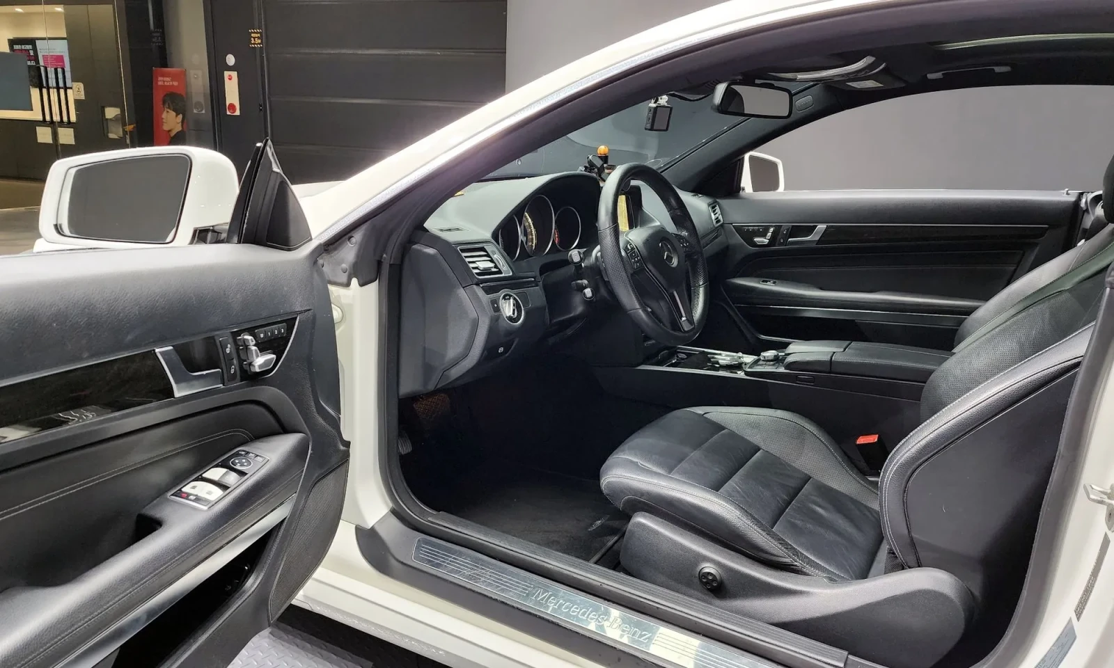 Mercedes-Benz E 200 Coupe, снимка 3 - Автомобили и джипове - 54750549