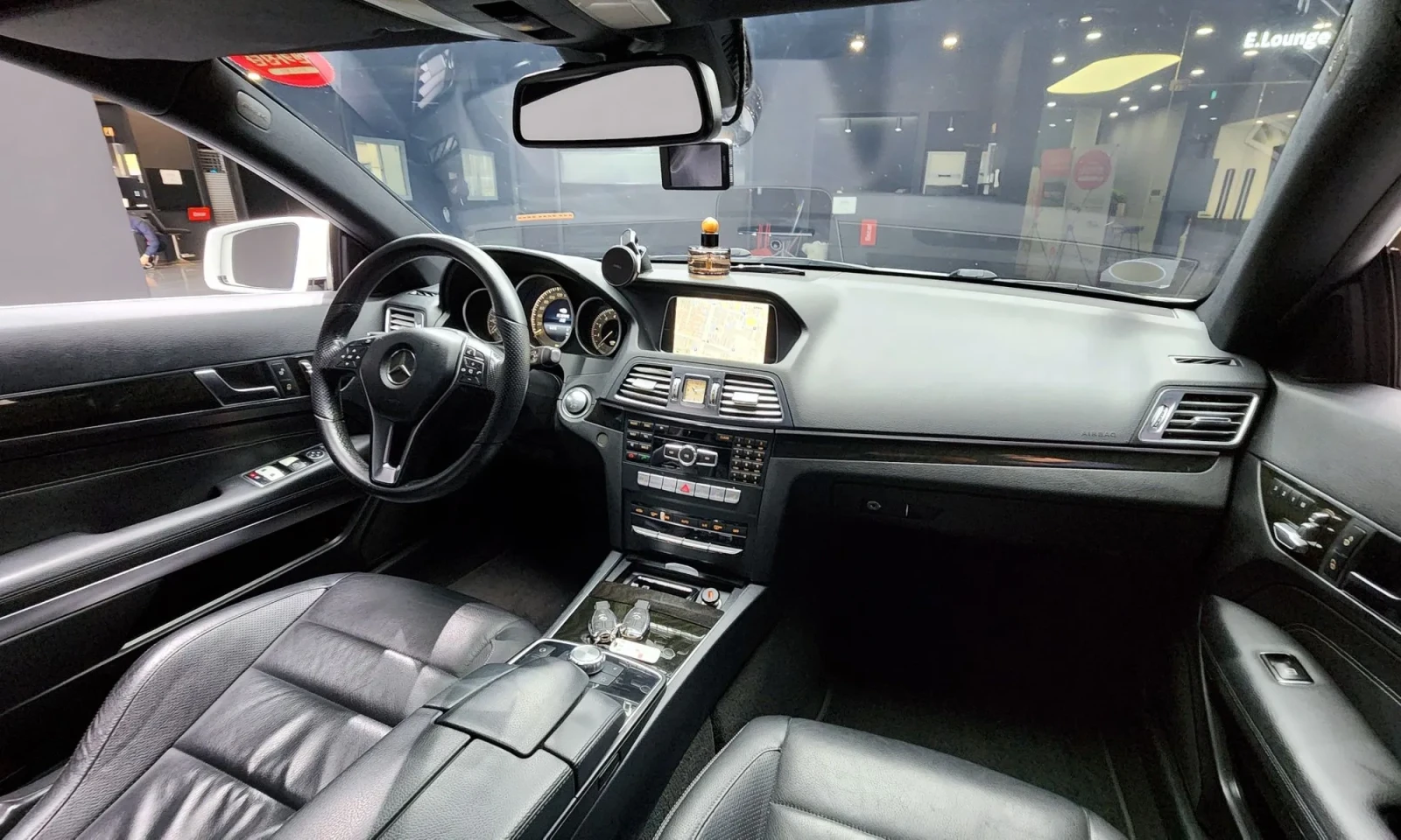 Mercedes-Benz E 200 Coupe, снимка 5 - Автомобили и джипове - 54750549