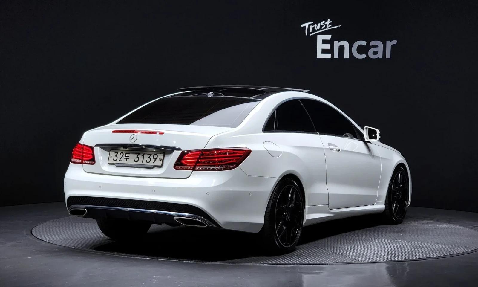 Mercedes-Benz E 200 Coupe, снимка 12 - Автомобили и джипове - 54750549