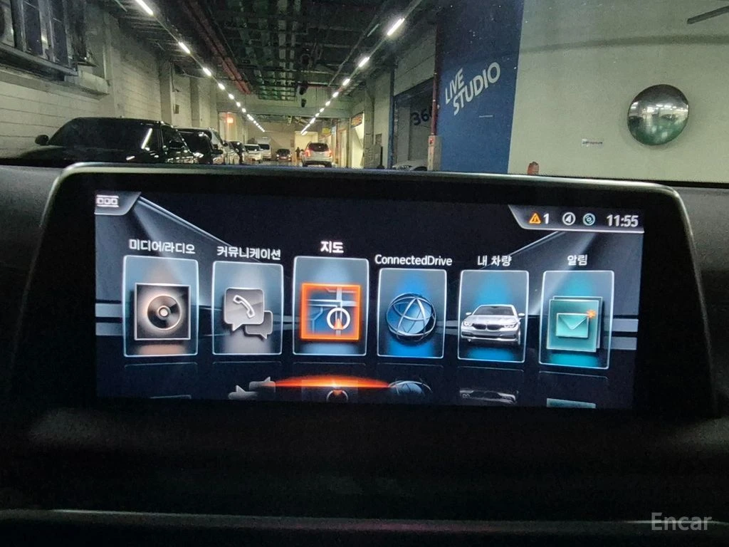 BMW 750 Li xDrive* BOWERS & WILKINS* 360* DISTRONIC* TV* , снимка 9 - Автомобили и джипове - 54827738
