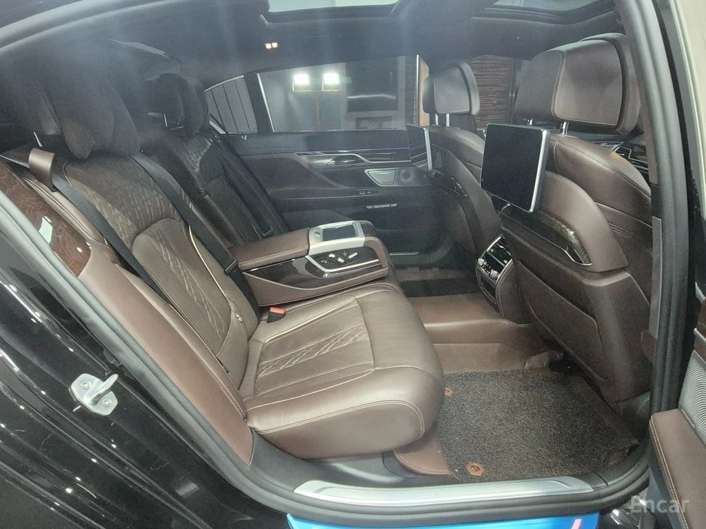 BMW 750 Li xDrive* BOWERS & WILKINS* 360* DISTRONIC* TV* , снимка 12 - Автомобили и джипове - 54827738
