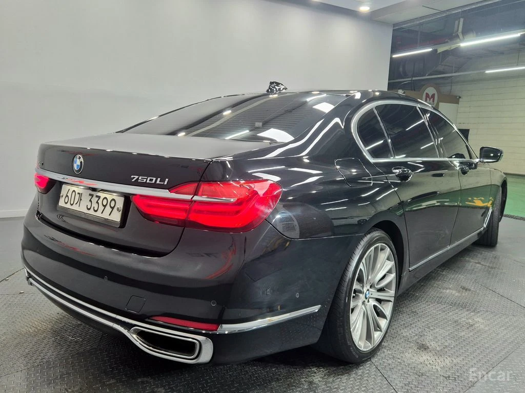 BMW 750 Li xDrive* BOWERS & WILKINS* 360* DISTRONIC* TV* , снимка 3 - Автомобили и джипове - 54827738