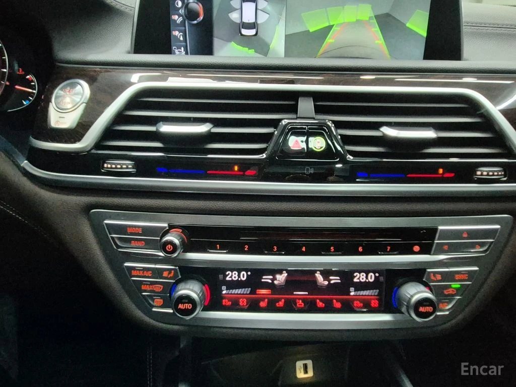 BMW 750 Li xDrive* BOWERS & WILKINS* 360* DISTRONIC* TV* , снимка 10 - Автомобили и джипове - 54827738