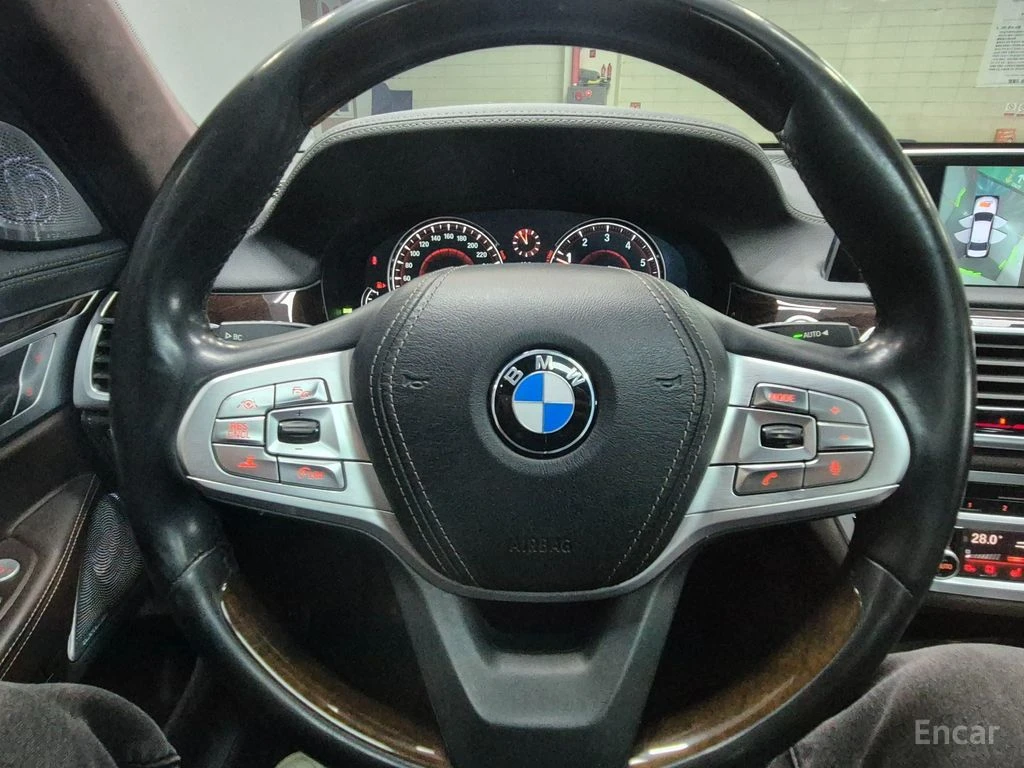 BMW 750 Li xDrive* BOWERS & WILKINS* 360* DISTRONIC* TV* , снимка 7 - Автомобили и джипове - 54827738