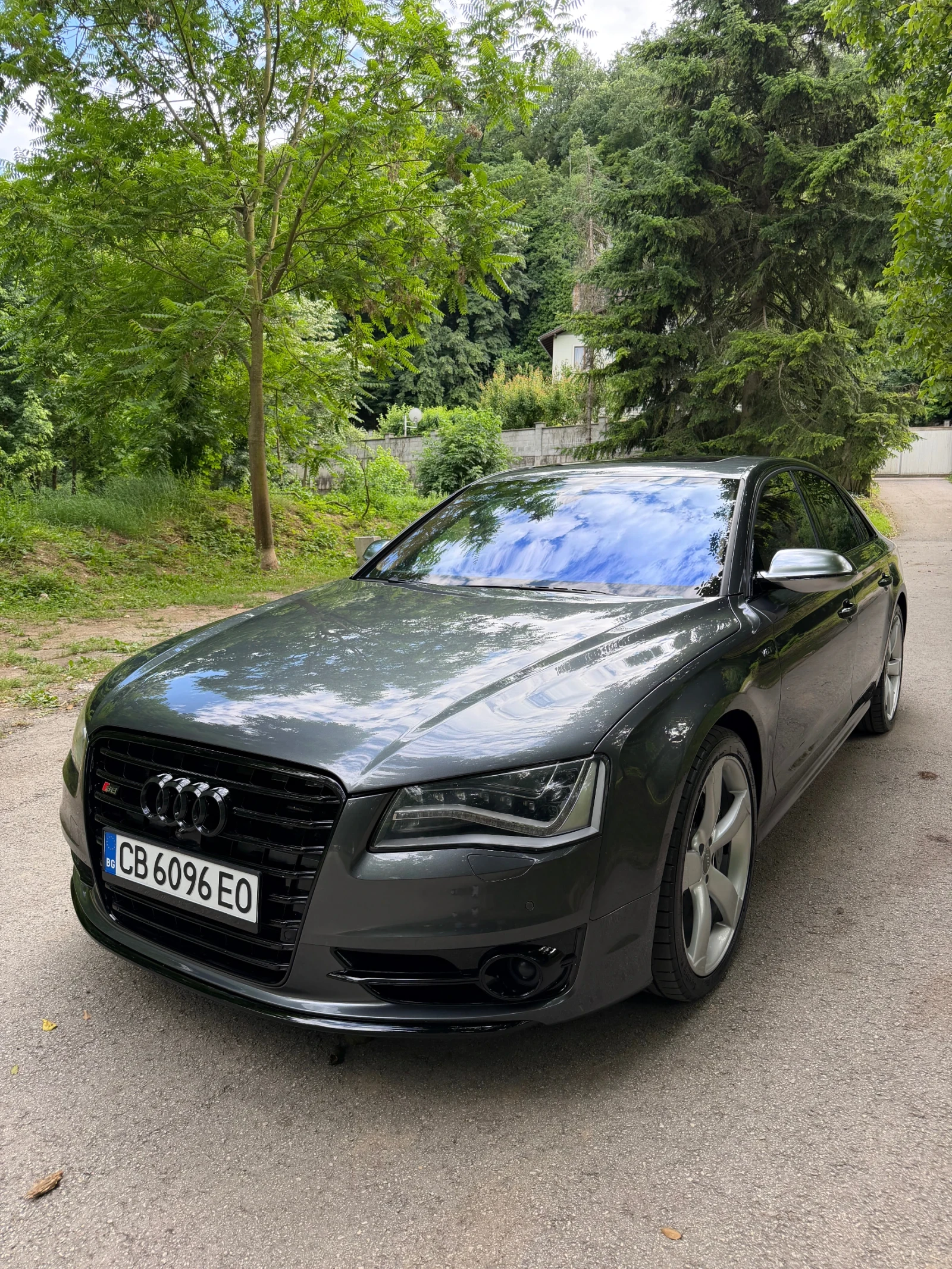 Audi S8 4.0 V8!DISTRONIK!CERAMIK!МАСАЖ!ОБДУХ!360!FULL!, снимка 2 - Автомобили и джипове - 54917784