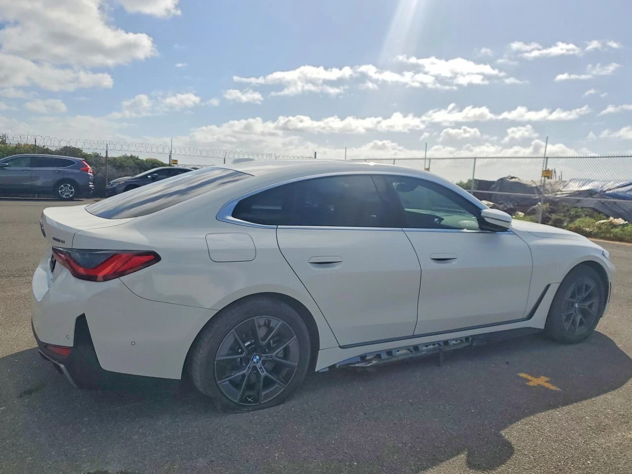 BMW i4 Edrive 40, снимка 3 - Автомобили и джипове - 55093455