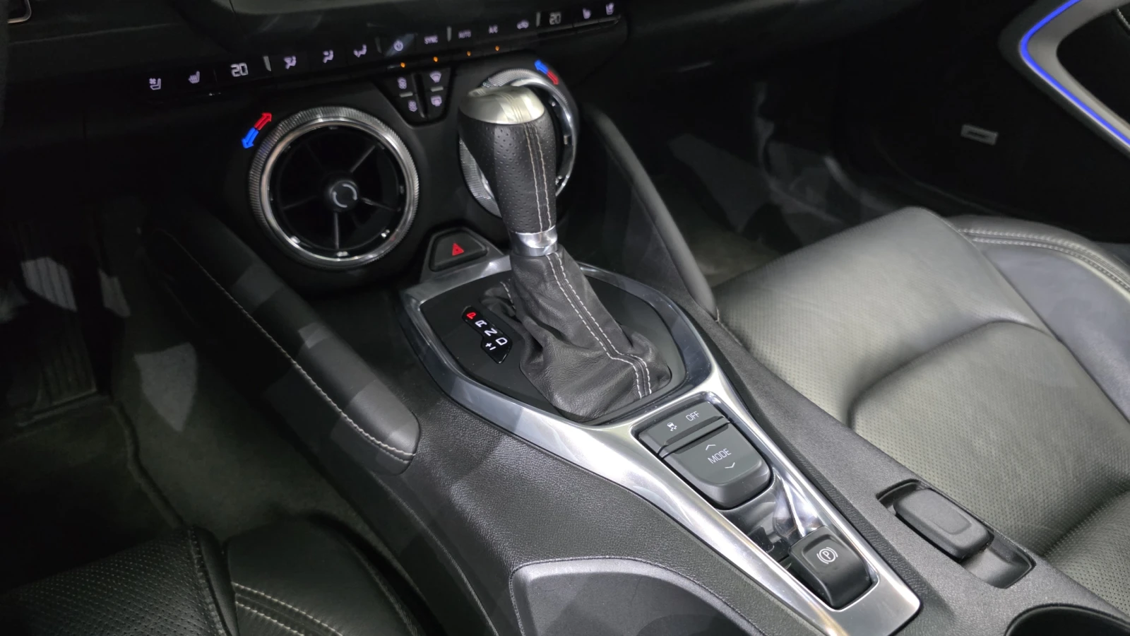 Chevrolet Camaro 6.2 SS 2017* V8* BOSE* HUD* ОБДУХ* КРАЙНА ЦЕНА, снимка 13 - Автомобили и джипове - 55477590