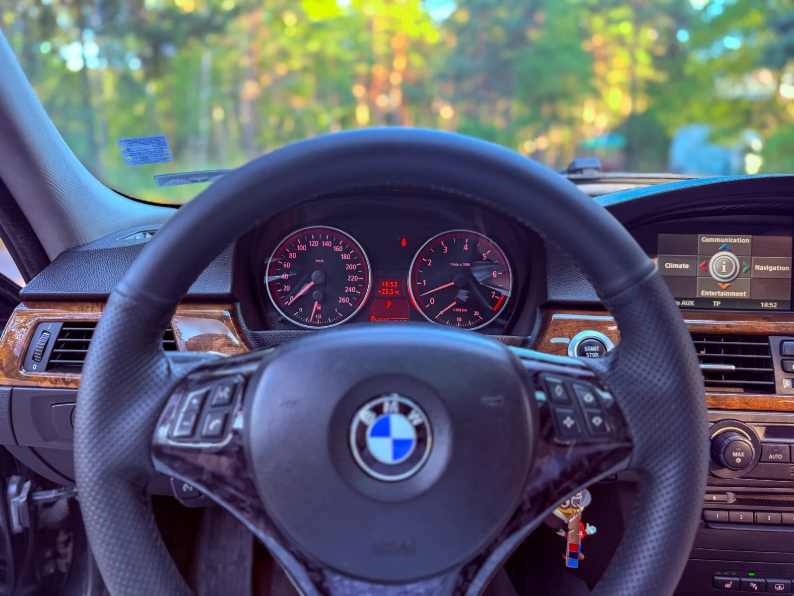 BMW 330, снимка 13 - Автомобили и джипове - 55643479